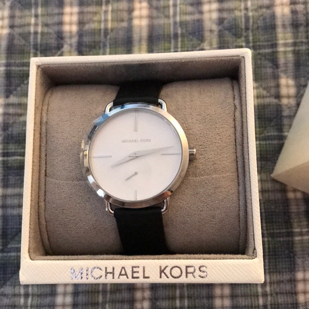 Michael Kors Silver NWT Watch - GORGEOUS!